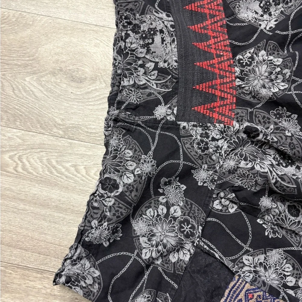 Black and Red Patterned Harem Pants - Picture 5 of 5